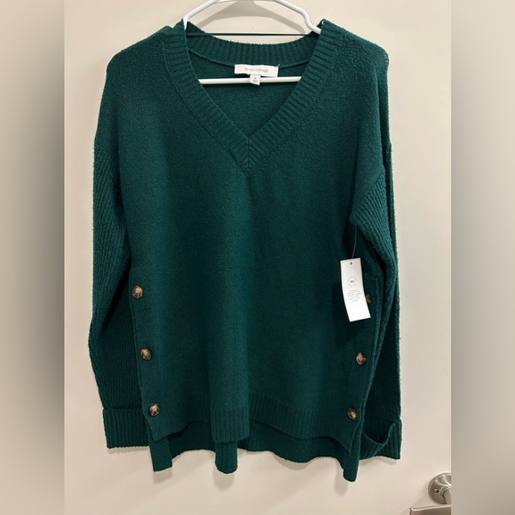 Sweaters - NWT Madison Grey Green V-Neck Sweater